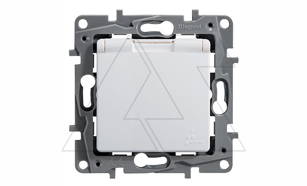 Etika - Розетка 2P+E нем. стд. с крышкой, со шторками IP44 (белый), (снята с производства)