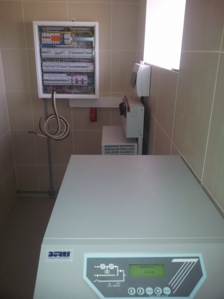 Монтаж источников бесперебойного питания (UPS)