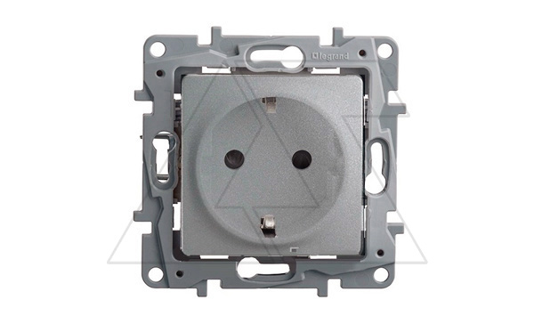 Etika - Розетка 2P+E нем. стд. со шторками (алюминий)