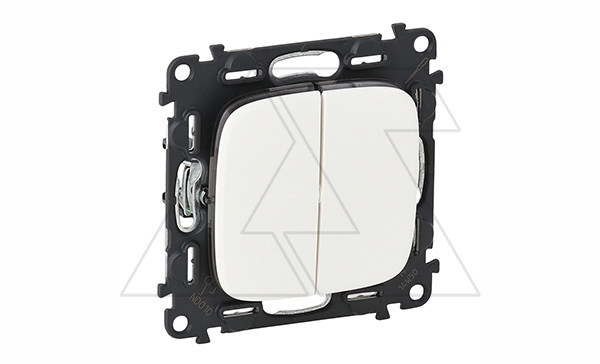 Valena Allure - Переключатель на 2 направления двухклавишный, белый (инд. упаковка/стикерованный)