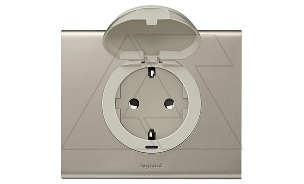 Celiane - Розетка 2P+E, винт. зажимы, защ. шторки, без лицевой панели