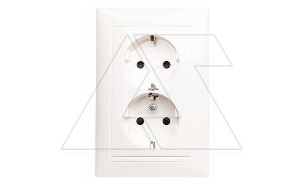 Valena - Розетка 2x2P+E нем. станд. авто зажим, со шторками, белая
