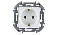 Inspiria - Розетка 2P+E нем. стд. со шторками (белый) от интернет-магазина amperkin.by