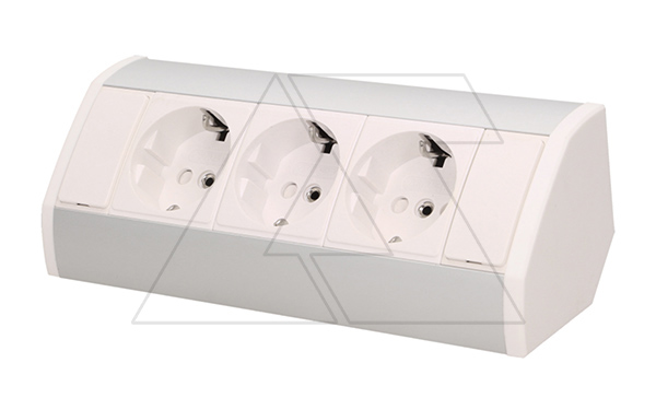 Блок розеточный угловой, 3x2P+E со шторками, накладной, кабель 0,6м, 3680вт, белый-алюминий