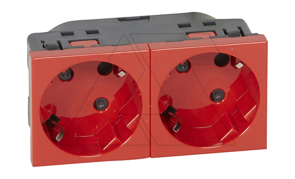 Mosaic - Розетка с механ. блокировкой двойная 2х2P+E, 4M, защ. шторки, пруж. зажимы,  со смещением контактов 45°, красный