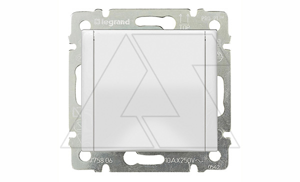 Valena - Розетка 2P+E нем. стд. с крышкой, белая (инд. упаковка)