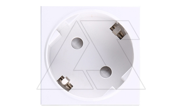 Noen - Розетка 2P+E, 2М, защ. шторки, со смещением контактов 45°, белая