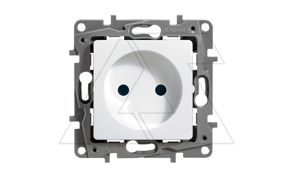 Etika - Розетка 2P 10/16A со шторками (белый)