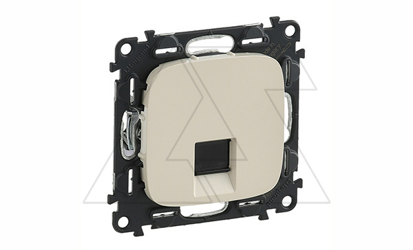 Valena Allure - Розетка 1хRJ-45 UTP CAT5E, слоновая кость (инд. упаковка)