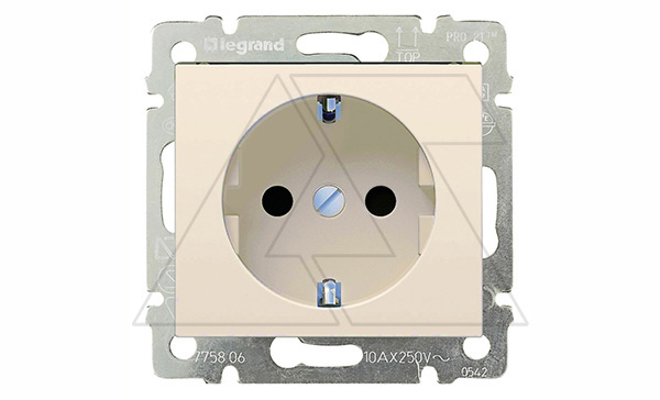 Valena - Розетка 2P+E нем. стд. со шторками, сл.кость