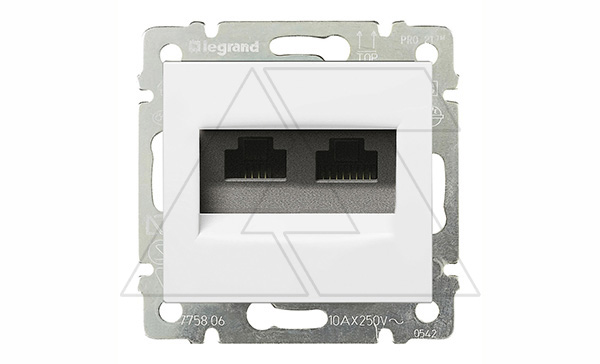 Valena - Розетка 2хRJ-45 UTP CAT5E 8конт., белая (инд. упаковка)