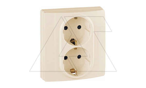Etika - Розетка 2x2P+E нем. стд. авт.зажим со шторками (сл.кость)