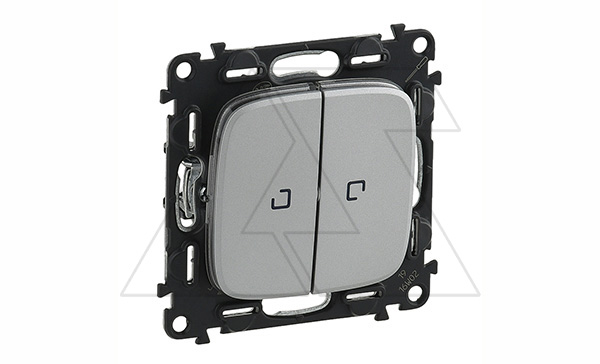 Valena Allure - Переключатель на 2 направления двухклавишный с подсветкой, алюминий (инд. упаковка)