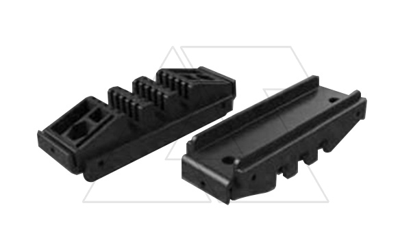 Изолятор шинный регулируемый вставляемый для 3 шин толщиной 5 или 10мм., копмл.: 2шт + соед. винты.