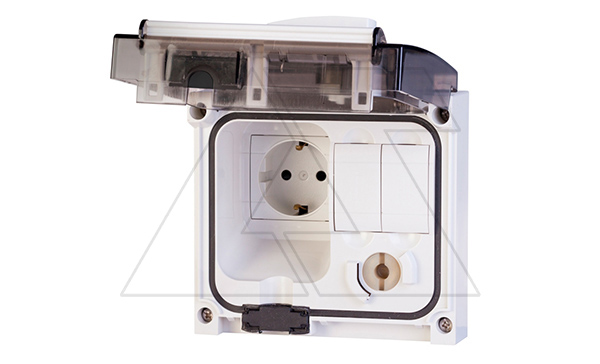 Розетка встраиваемая SCHUKO 2P+E IP56 16A 200-250V с шторками 136x125 серия OMNIAPLUS