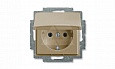 Basic 55 - Розетка 2P+E нем. стд. с крышкой (шампань) от интернет-магазина amperkin.by