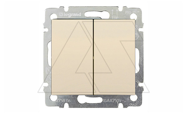 Valena - Переключатель на 2 направления двухклавишный, сл.кость (инд. упаковка)